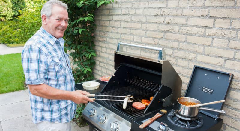 We have compared over 15 BBQ's to show you the best gas bbq for each price point and size. Read our reviews and buyers guide now.